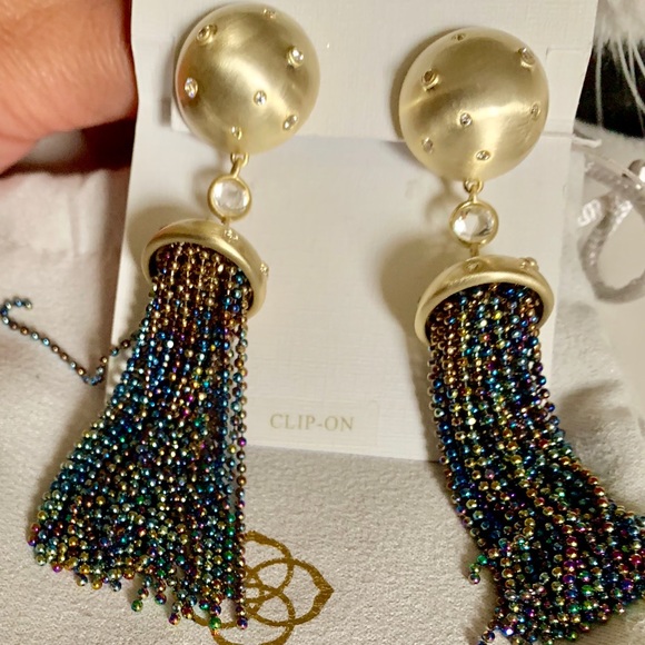 Kendra Scott Sue Tassel Clip-on Earrings in Gold - Picture 2 of 8